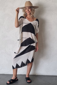 Luccia Black and White Geo Kacy Long Kaftan