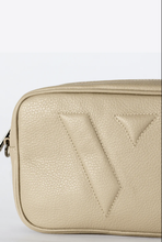 Load image into Gallery viewer, Vestirsi Leather Beige Vanessa Cross Body Bag