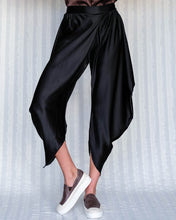 Load image into Gallery viewer, Lisa Brown Silk Black Etsu Pant