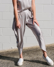 Load image into Gallery viewer, Lisa Brown Silk Dove Etsu Pant